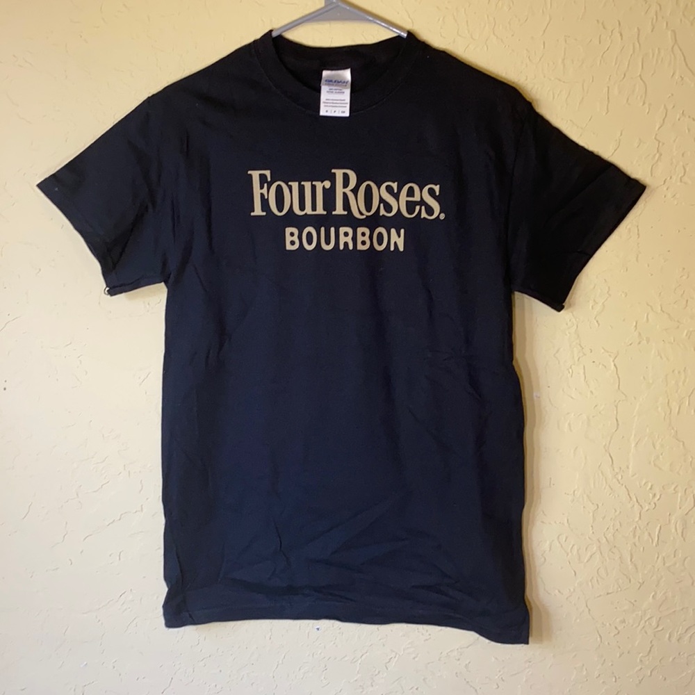 FOUR ROSES BOURBON Small t-shirt.  NWOT